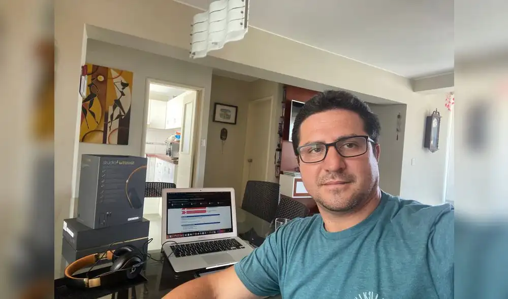 Julio Bartens dirige al equipo de Gestión de Talento de Entel Perú desde su sala de estar.