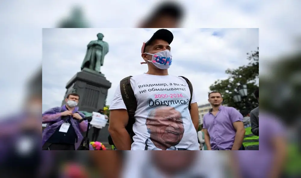 A man wearing a T-shirt with an aged image of Russian President Vladimir Putin protests against amendments to the Constitution of Russia on Pushkinskaya Square in downtown Moscow on July 1, 2020, as Russians vote in the final day of a ballot on constitutional reforms allowing President Putin to potentially stay in power until 2036. (Photo by Kirill KUDRYAVTSEV / AFP)