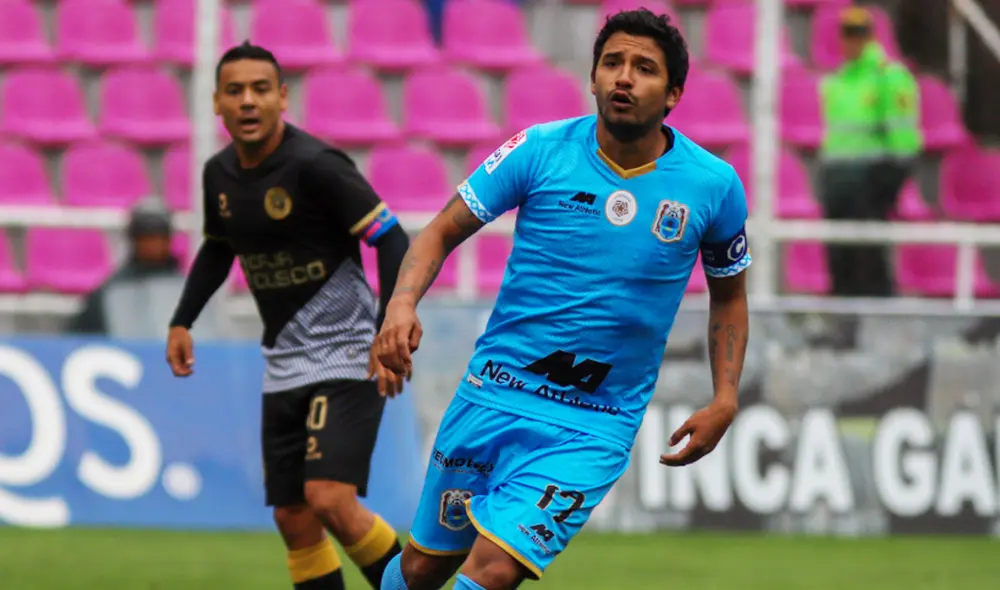 Reimond Manco le pidió la camiseta a Nacho Fernández al finalizar el partido entre Binacional y River Plate. Foto: Archivo