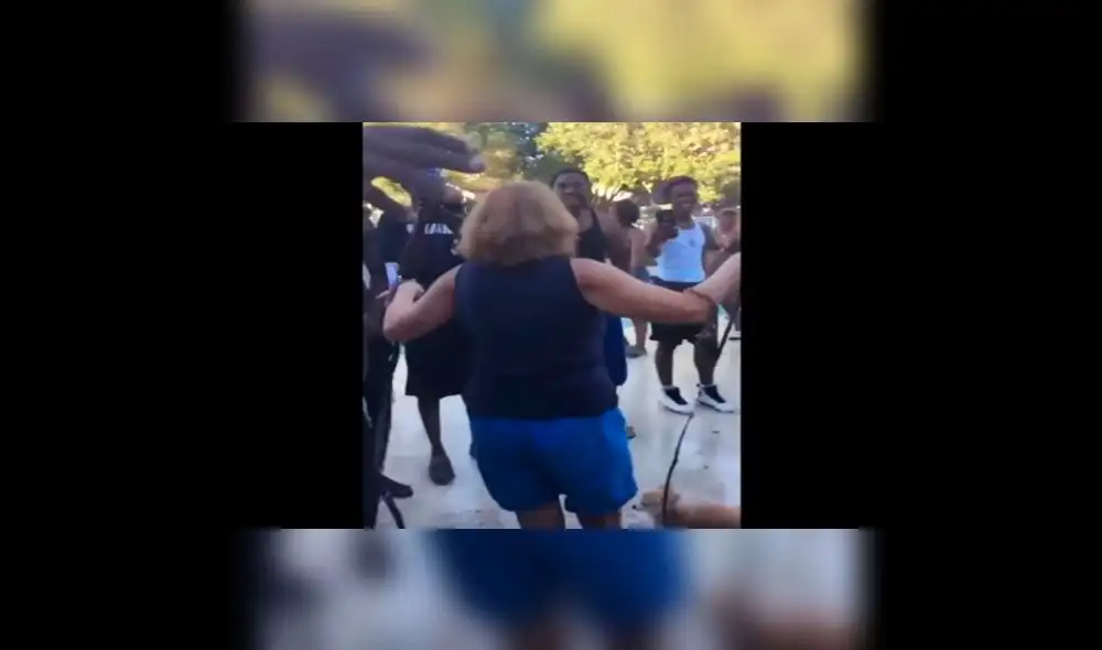 YouTube: Arrojan violentamente a mujer a una piscina por pedir que bajen el volumen en una fiesta 
