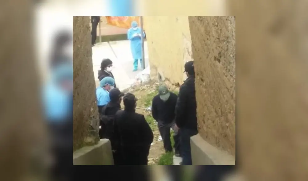 Cadáver fue hallado en su vivienda sentado en su sofá. Cadáver fue hallado en su vivienda sentado en su sofá.