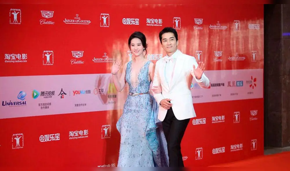 Desliza para ver más fotos de Song Seung Heon y Liu Yifei Desliza para ver más fotos de Song Seung Heon y Liu Yifei