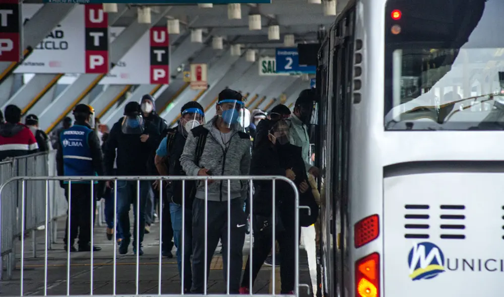 Desde horas de la mañana se registraron aglomeraciones en las estaciones principales. Foto: La República
