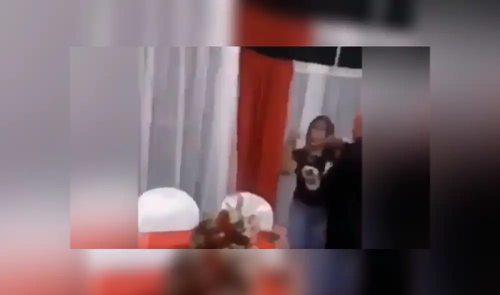 Facebook viral: joven llega a la boda de su exenamorado y su acción deja perplejos a todos [VIDEO]