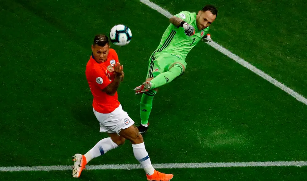 David Ospina salvó a Colombia del primer gol de gol de Chile con dos sensacionales atajadas. | Foto: EFE