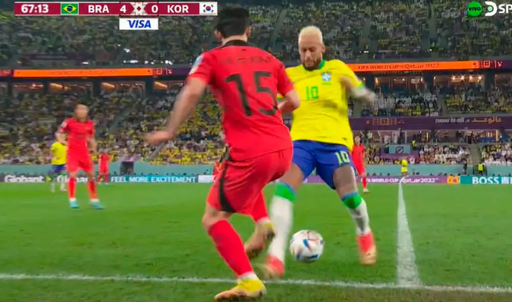 Neymar no aguantó la huacha que le hizo Moonhwan y lo chocó con el hombro. Foto: captura de DSports