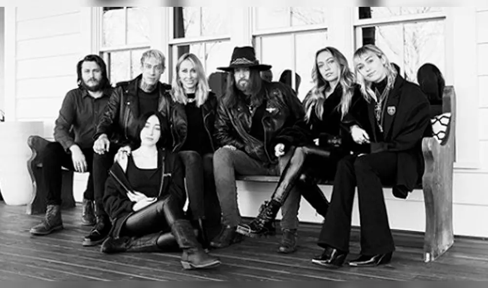 Miley Cyrus regresó con Cody Simpson