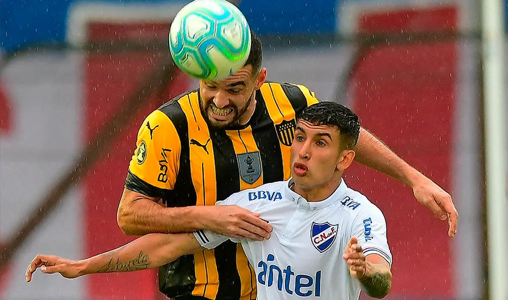 Peñarol vs Nacional en el clásico de Uruguay Peñarol vs Nacional en el clásico de Uruguay