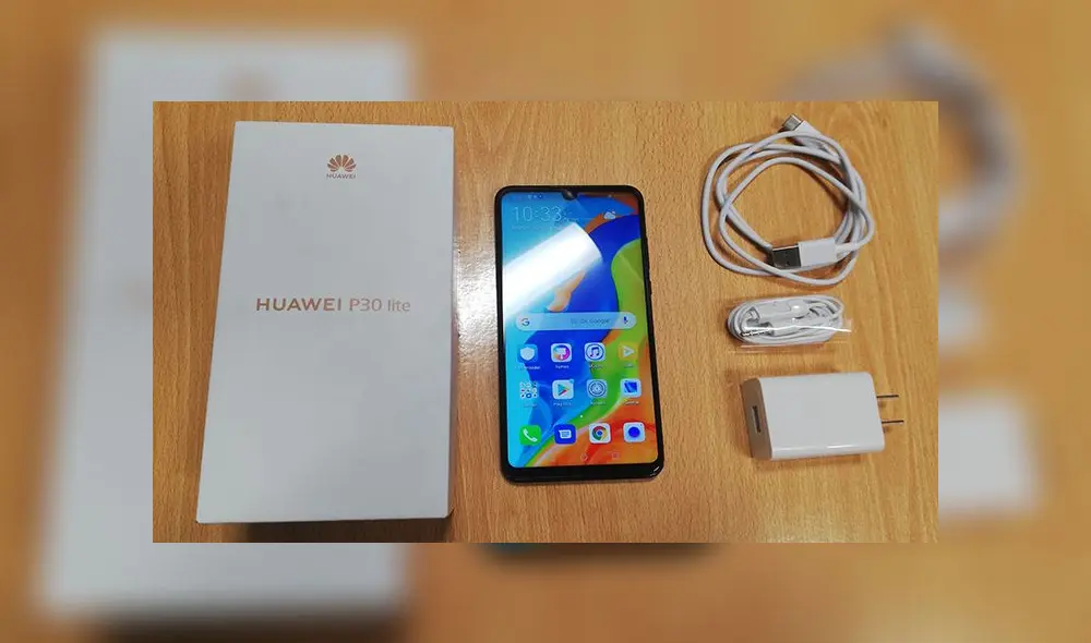 El Huawei P30 Lite viene con un cargador de carga rápida, auriculares y un protector para el smartphone. Foto: Daniel Robles. El Huawei P30 Lite viene con un cargador de carga rápida, auriculares y un protector para el smartphone. Foto: Daniel Robles.