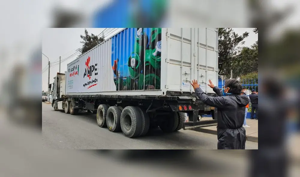Ciudadanos esperaron varias horas a la llegada de la planta móvil de oxígeno de la AMPE. (Foto: Johann Klug / URPI - GLR)