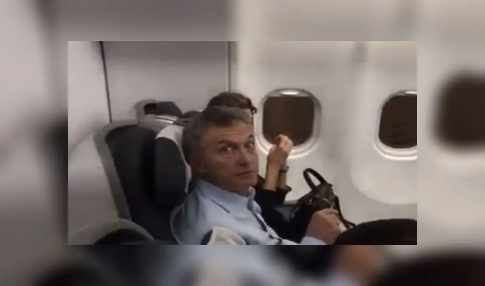 En un avión comercial el exmandatario argentino padeció un escrache. Foto: captura En un avión comercial el exmandatario argentino padeció un escrache. Foto: captura