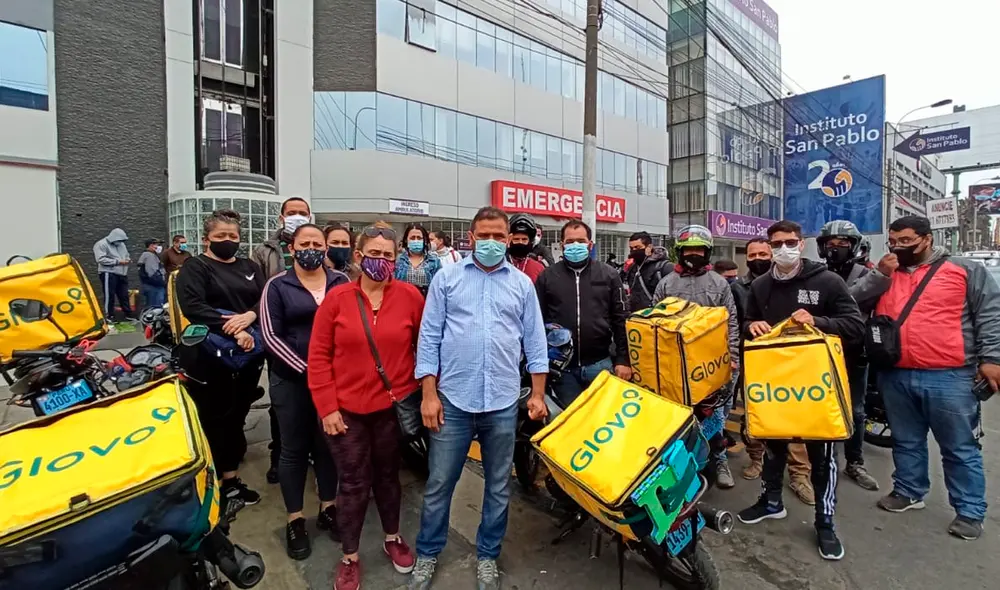 Familiares denuncian que la empresa Glovo no asume los gastos de hospitalización. Foto: Joel Robles/ URPI-GLR Familiares denuncian que la empresa Glovo no asume los gastos de hospitalización. Foto: Joel Robles/ URPI-GLR