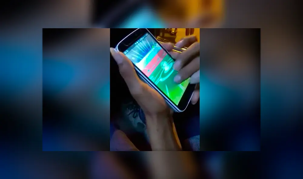 El peruano disfrutaba tranquilo desde su asiento en una combi.