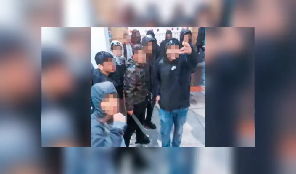 Pandillas se enfrentan con machetes delante de niños que iban a entrar al cine [VIDEO]