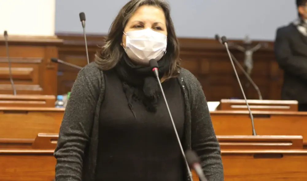 Rocío Silva Santisteban: Es el momento de pensar en una nueva constitución Rocío Silva Santisteban: Es el momento de pensar en una nueva constitución