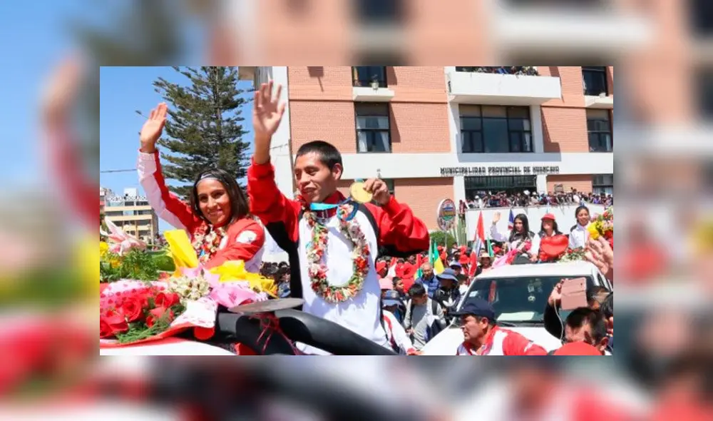 Gladys Tejeda y Christian Pacheco fueron reconocidos en Huancayo, su ciudad natal.