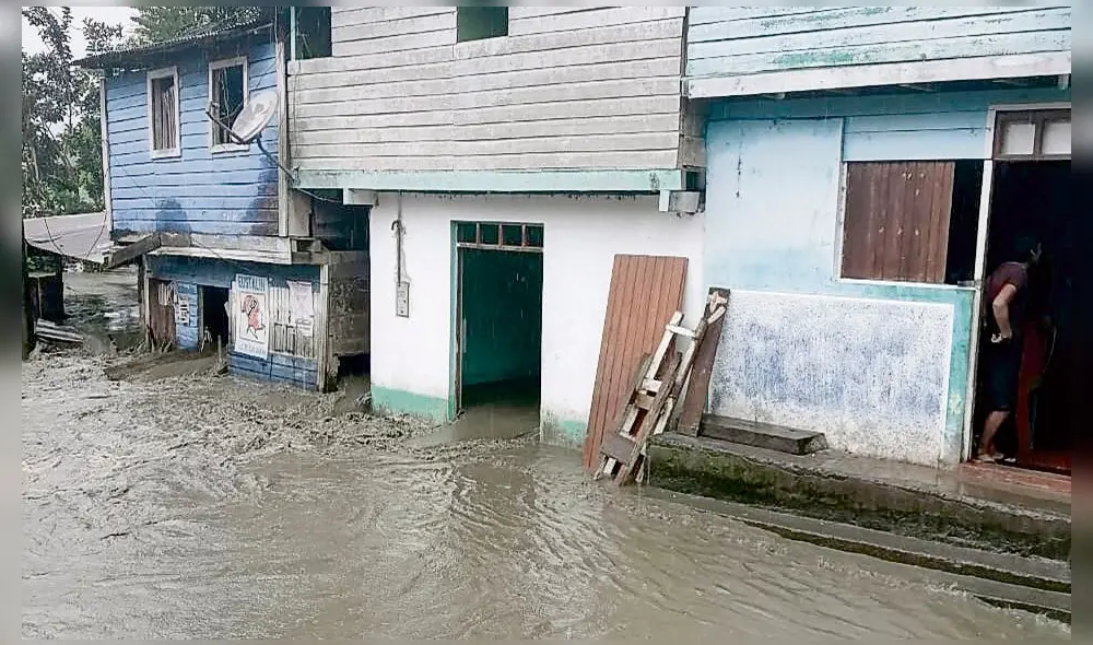bajo el agua. Viviendas del poblado de Puerto Manoa resultaron inundadas tras el desborde del río Inambari. bajo el agua. Viviendas del poblado de Puerto Manoa resultaron inundadas tras el desborde del río Inambari.