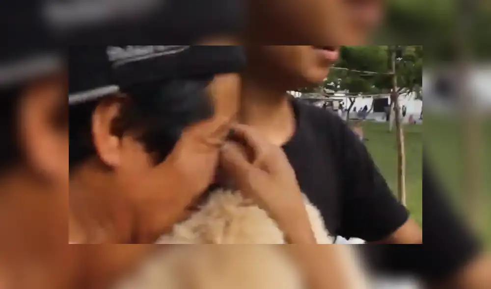 YouTube viral: chico rompe en llanto al ser rechazado por chica a quien se declaró en 'Centro Cívico' [VIDEO]