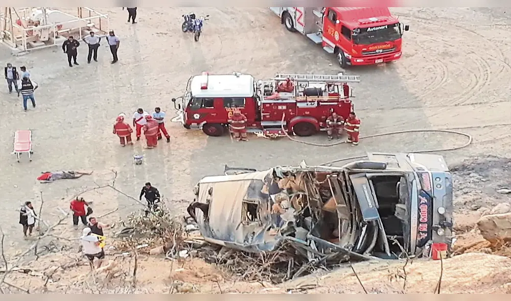 Fatal. Bus de empresa Divino Niño cayó a abismo de 50 metros de profundidad. Velocidad habría sido causa del accidente.