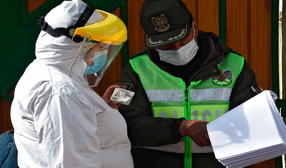 El carnet de identidad es fundamental en Bolivia para unos comicios en medio de la pandemia de COVID-19. Foto: AFP El carnet de identidad es fundamental en Bolivia para unos comicios en medio de la pandemia de COVID-19. Foto: AFP