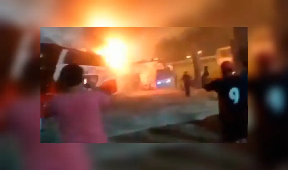 Momento exacto del incendio del bus interprovincial en Fiori [VIDEO] 