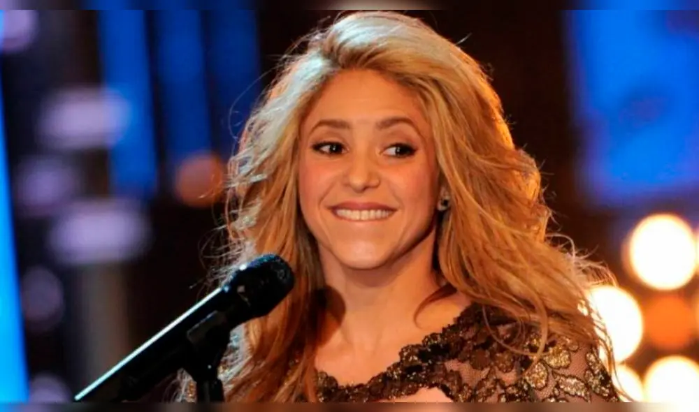 Shakira tiene reunión virtual con Sony Music mientras se seca el pelo con una secadora Shakira tiene reunión virtual con Sony Music mientras se seca el pelo con una secadora