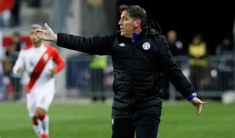 Eduardo Berizzo debutó como entrenador de Paraguay en amistoso contra Perú. Foto: EFE