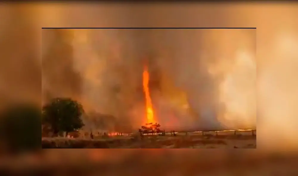 Después de que controlaron el primero, otro tornado de fuego apareció en la misma ciudad dos días después. Captura de video / Twitter. Después de que controlaron el primero, otro tornado de fuego apareció en la misma ciudad dos días después. Captura de video / Twitter.