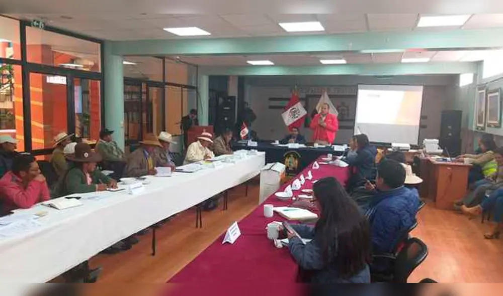 Gobierno y autoridades de Espinar dialogan.