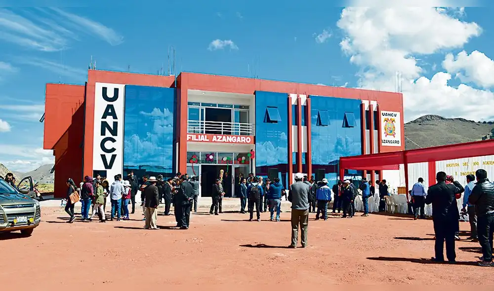 riesgo. Universidad Andina está en peligro de ser cerrada. Para evitarlo, casa de estudios decidió cerrar dos filiales. riesgo. Universidad Andina está en peligro de ser cerrada. Para evitarlo, casa de estudios decidió cerrar dos filiales.