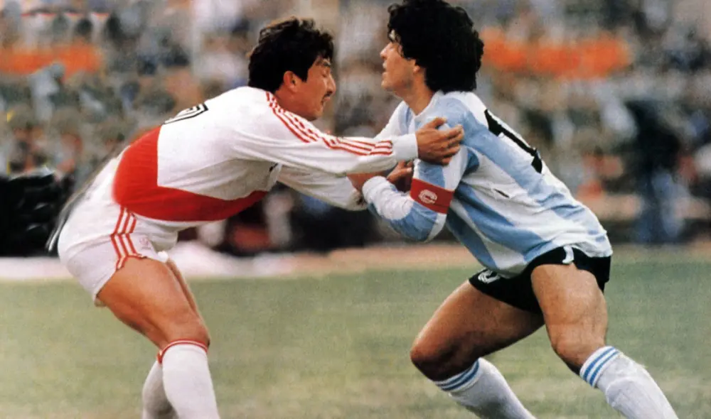 Luis Reyna aplicó una marca personal sobre Maradona. (Créditos: Archivo)
