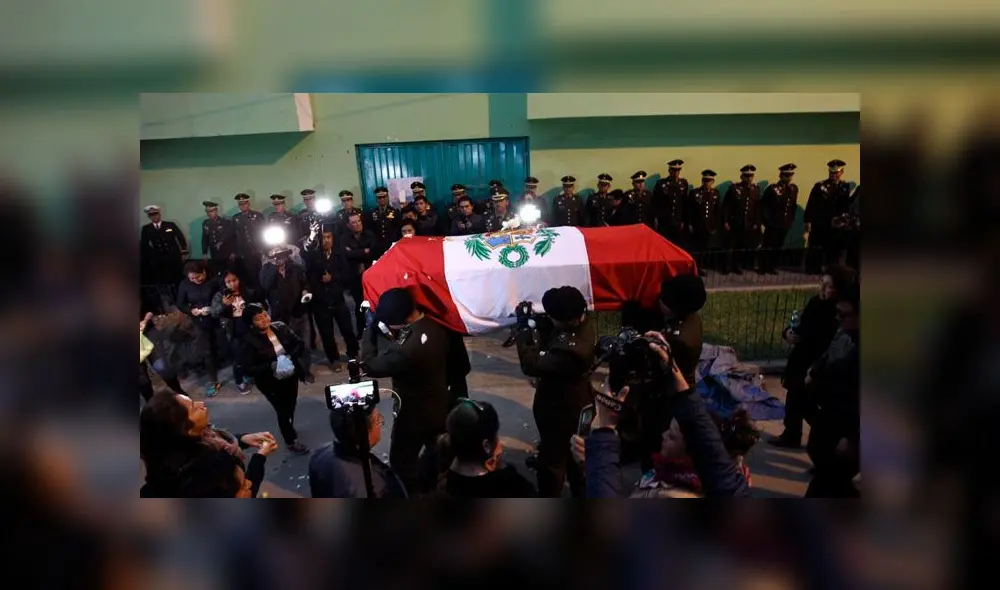 Militares devuelven cadáver de militar a sus familiares. Créditos: Aldair Mejía / La República. Militares devuelven cadáver de militar a sus familiares. Créditos: Aldair Mejía / La República.