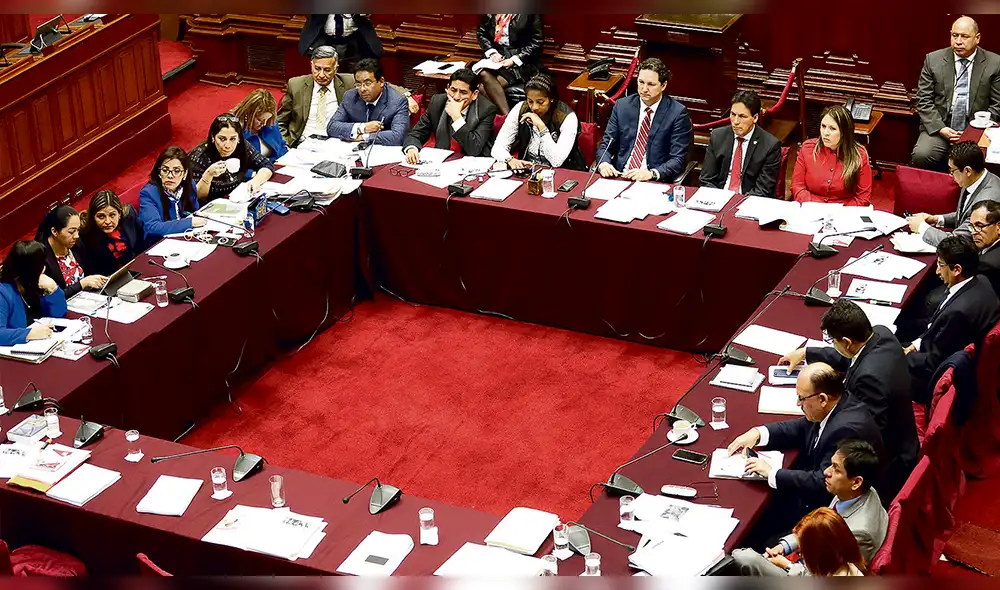 Acusan a Fuerza Popular de facilitar huida de Hinostroza Acusan a Fuerza Popular de facilitar huida de Hinostroza