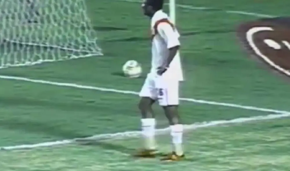 Andrés Mendoza tuvo para colocar el tercer tanto pero falló ante la portería. Foto: Captura Andrés Mendoza tuvo para colocar el tercer tanto pero falló ante la portería. Foto: Captura