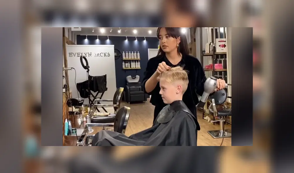 Revisa las imágenes del video viral de Facebook que muestra el valiente gesto de un niño, quien dejó crecer su cabello para luego donarlo a las personas con cáncer. Revisa las imágenes del video viral de Facebook que muestra el valiente gesto de un niño, quien dejó crecer su cabello para luego donarlo a las personas con cáncer.