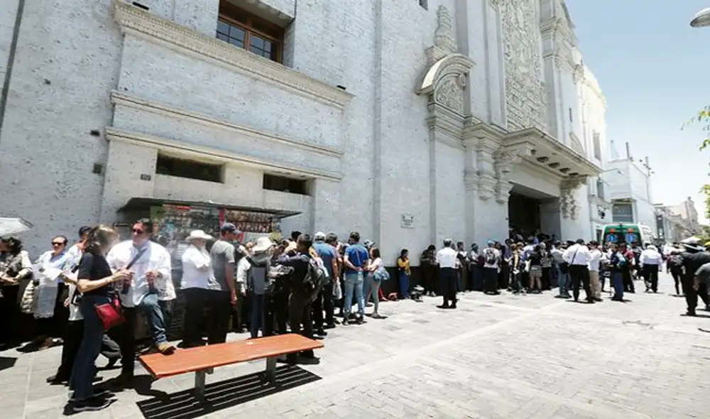El Teatro Municipal de Arequipa se ubica en la calle Mercaderes.