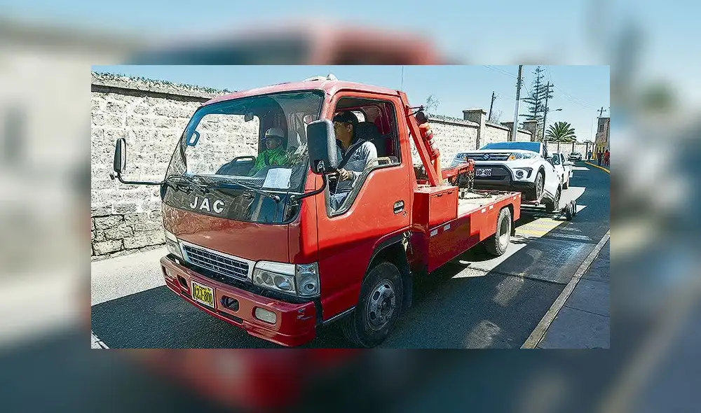 Se paralizaron operativos de remolque por grúas en Arequipa