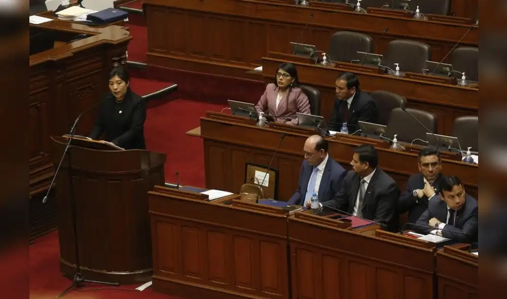 Chávez se presentó ante el Congreso este lunes para buscar consenso sobre esta ley. Foto: Gerardo Marín/La República