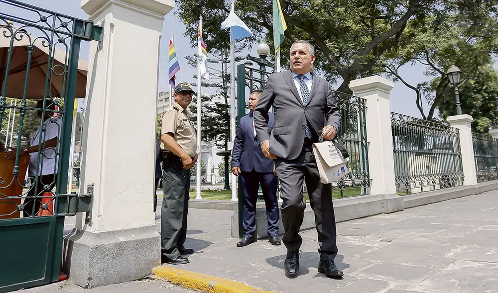 Afina postulación. La semana pasada, Urresti dejó de ser vocero de Podemos. Y ahora suena como candidato presidencial. Foto: Antonio Melgarejo/La República Afina postulación. La semana pasada, Urresti dejó de ser vocero de Podemos. Y ahora suena como candidato presidencial. Foto: Antonio Melgarejo/La República