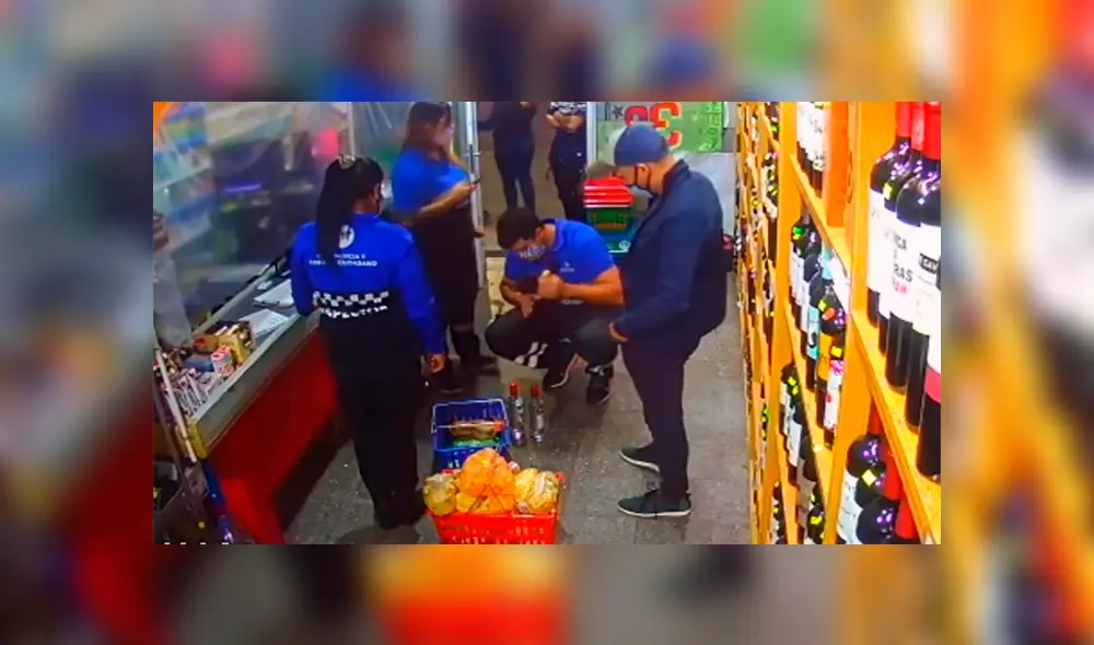 Los inspectores seleccionaron varios vinos y de los “más caros” y se los llevaron. (Foto: TN) Los inspectores seleccionaron varios vinos y de los “más caros” y se los llevaron. (Foto: TN)