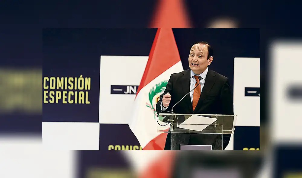 Se defiende. Recuerda que pidió sancionar a Hinostroza. (Foto: J. Cerdán) Se defiende. Recuerda que pidió sancionar a Hinostroza. (Foto: J. Cerdán)