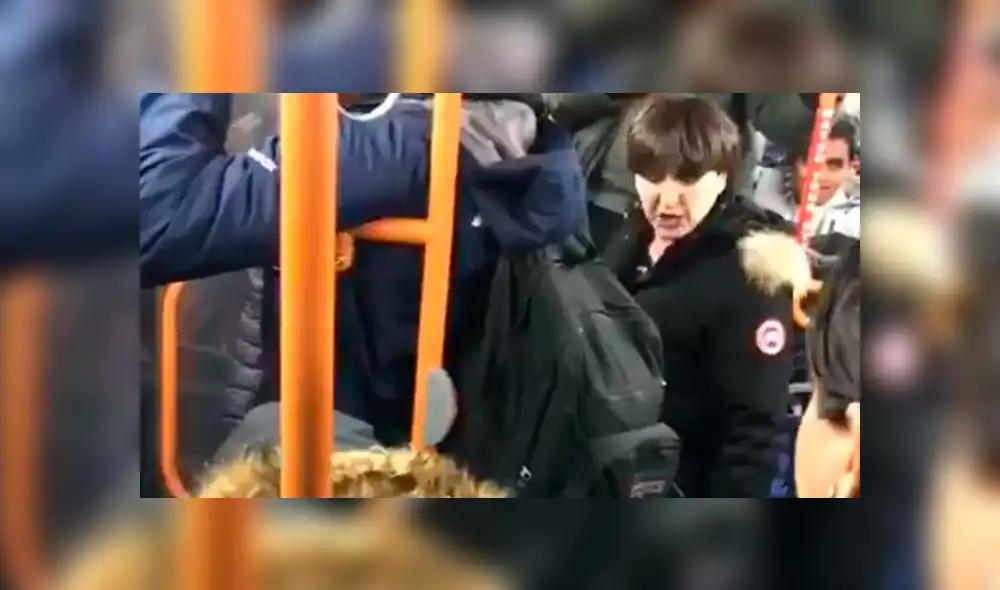 Facebook viral: señora insulta a jóvenes que no quieren cederle asiento en metro [VIDEO]