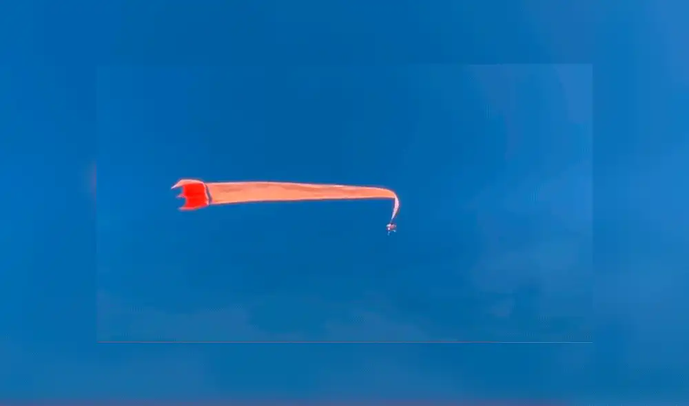 El hecho alertó a los asistentes al festival de cometas. Foto: captura Viasblog.