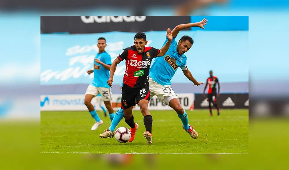 Alexis Arias y la garra que lo caracteriza durante un partido ante Sporting Cristal Cristal en Lima