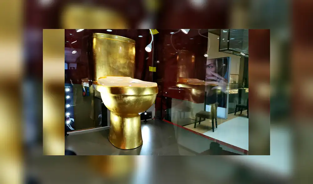 Retrete es a prueba de balas y está decorado con más de 40.000 diamantes. Se ofrece por cifra cercana a los $1.300.000 en una feria china. Retrete es a prueba de balas y está decorado con más de 40.000 diamantes. Se ofrece por cifra cercana a los $1.300.000 en una feria china.