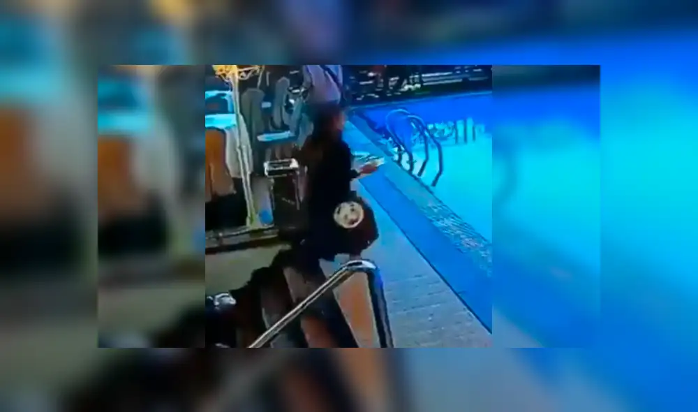 Facebook viral: Despistada mujer no se dio cuenta que había un piscina adelante y tuvo aparatosa caída [VIDEO]