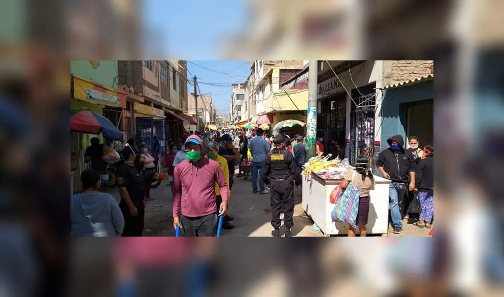Aglomeraciones se generan en los alrededores al mercado.