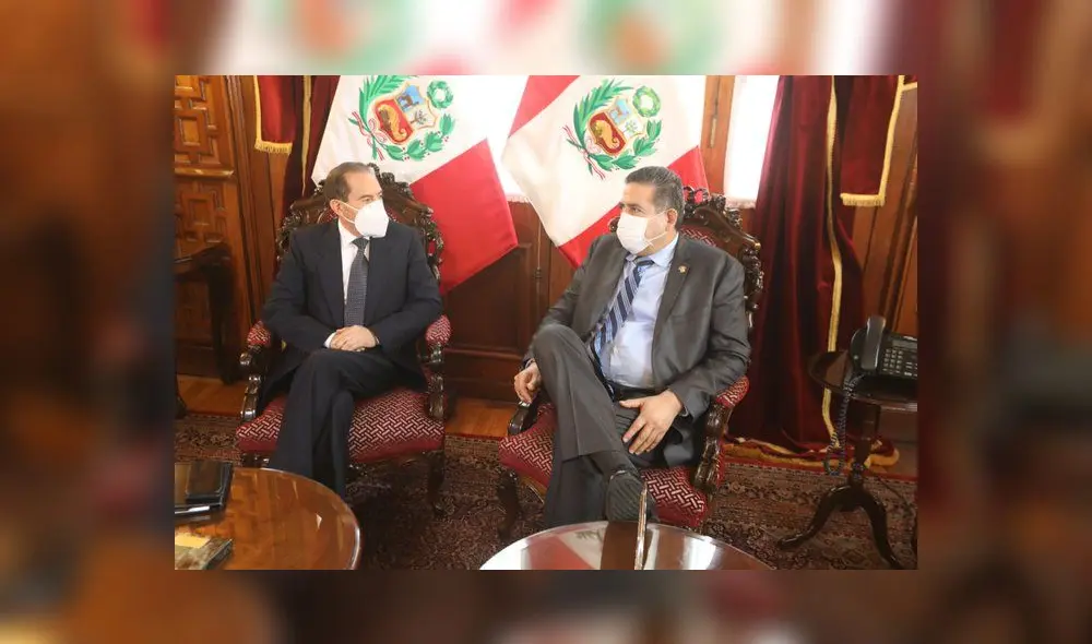 Walter Martos y Manuel Merino en el Parlamento. Foto: Congreso. Walter Martos y Manuel Merino en el Parlamento. Foto: Congreso.