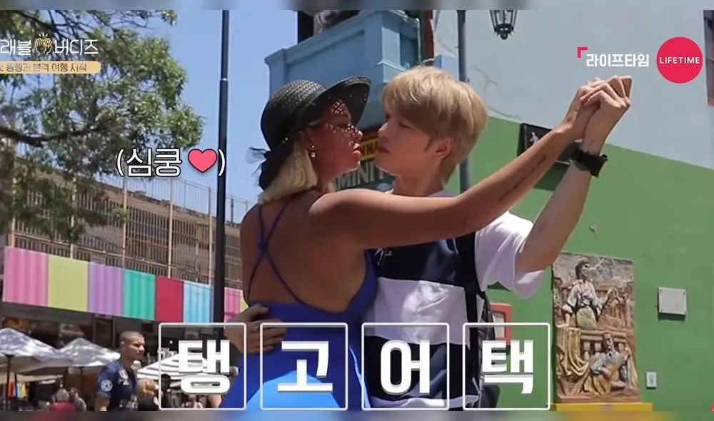 Jaejoong durante su paseo por la icónica calle "Caminito" de Buenos Aires.