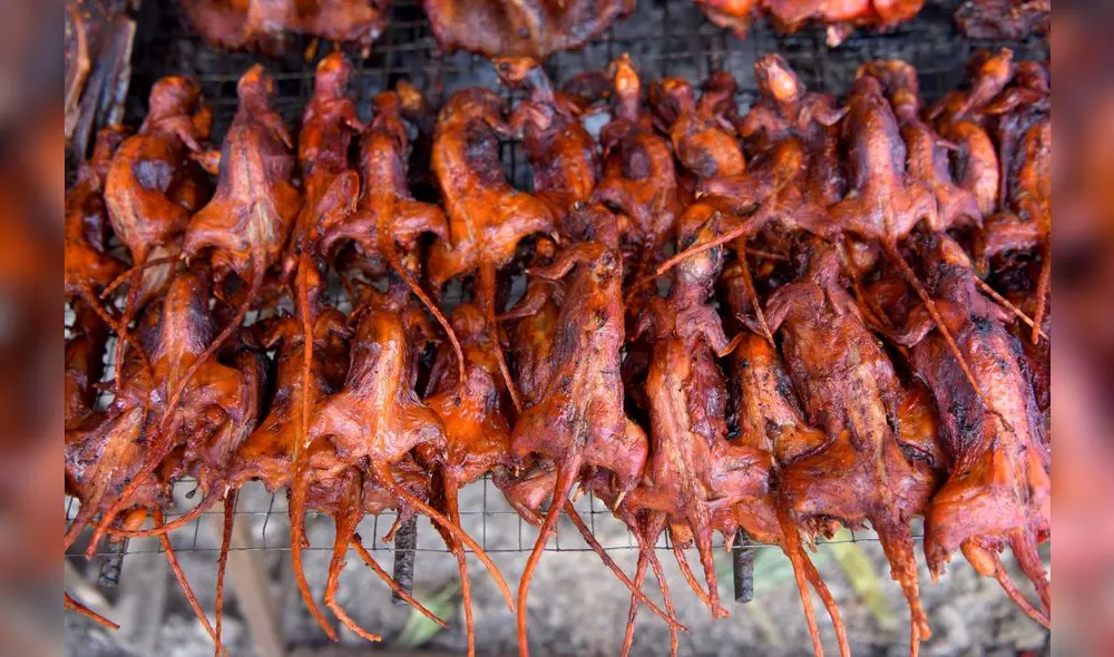 El pincho de rata, un tentempié que gana popularidad en Camboya. Foto: AFP. El pincho de rata, un tentempié que gana popularidad en Camboya. Foto: AFP.